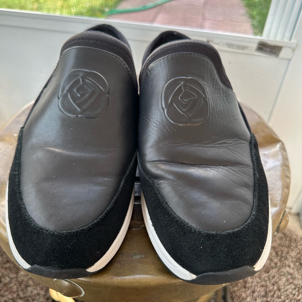 Taryn Rose Zetta Leather Black @ White Women’s  Sneaker